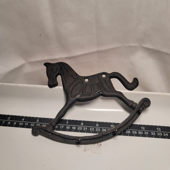 VTG. Cast Iron Kitchen Utensils with Holder. Set of 4. (390) - Picture 6 of 10